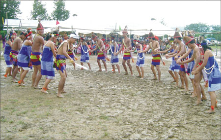 http://www.e-pao.net/manipur/images/festival/Chavan_kumhrin_2006.jpg