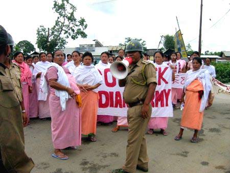 Mass Court Arrest against AFSPA on 07 Aug 2004