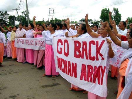 Mass Court Arrest against AFSPA on 07 Aug 2004