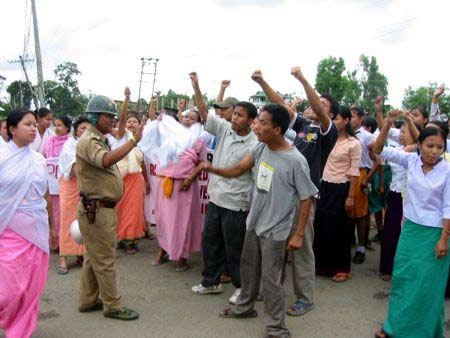 Mass Court Arrest against AFSPA on 07 Aug 2004