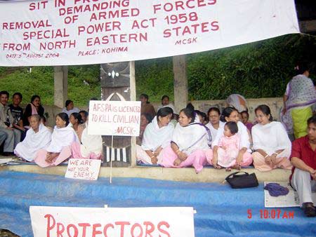 Sit-in-protest by Manipuri Cultural Society of Kohima - Aug 05, 2004