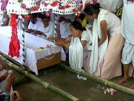 Symbolic last rites of Pebam Chittaranjan - Aug 21, 2004