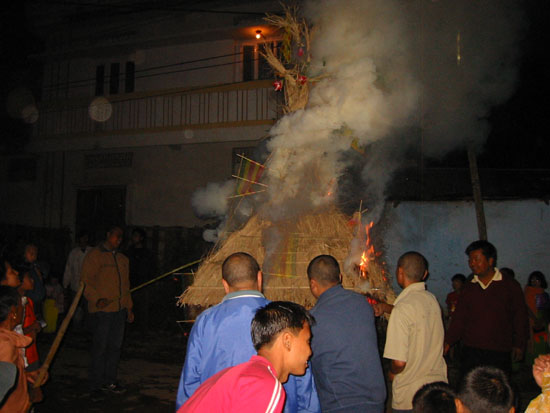 Yaoshang Festival - Yaoshang <i>Mei-Thaba</i> in Manipur :: March 25, 2005