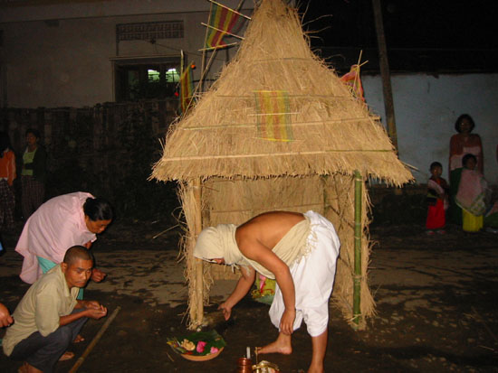 Yaoshang Festival - Yaoshang <i>Mei-Thaba</i> in Manipur :: March 25, 2005
