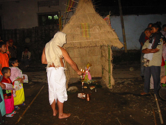 Yaoshang Festival - Yaoshang <i>Mei-Thaba</i> in Manipur :: March 25, 2005