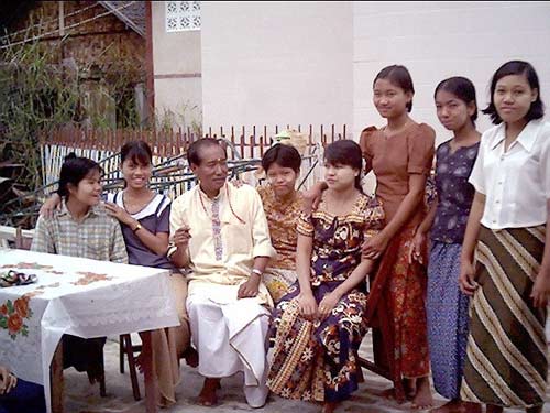 Pictures from Mandalay, Myanmar :: September 18 - 23, 2004