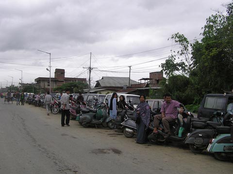 Queue for Petrol :: Repurcurssions of the Economic Blockade :: July 2005
