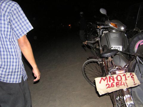 Queue for Petrol :: Repurcurssions of the Economic Blockade :: July 2005