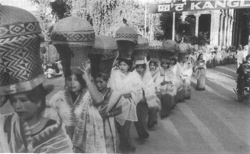 Ladies carrying the Pheiruks for Heijingpot before the marriage ceremony
 